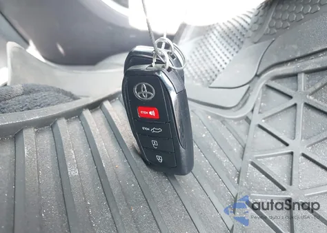 2024 Toyota Highlander Xle z USA, uszkodzony, nr VIN 5TDKDRAH2RS528168